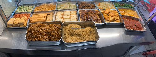 Noodles, bee hoon and dishes available. Photo by Fu Lu Shou at Fu Lu Shou 福禄寿  in West Singapore