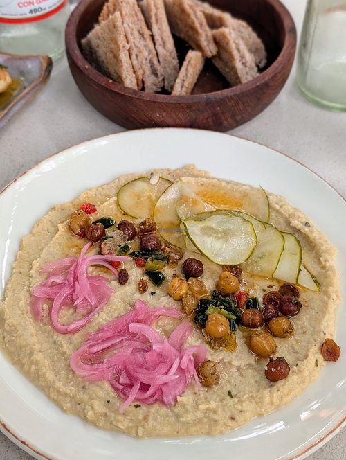 Hummus de hierbas at Let it V - plant based in Buenos Aires