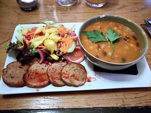 Chili sin carne from Cap Verde, mango salad and garlic bread at L'Embuscade in Paris