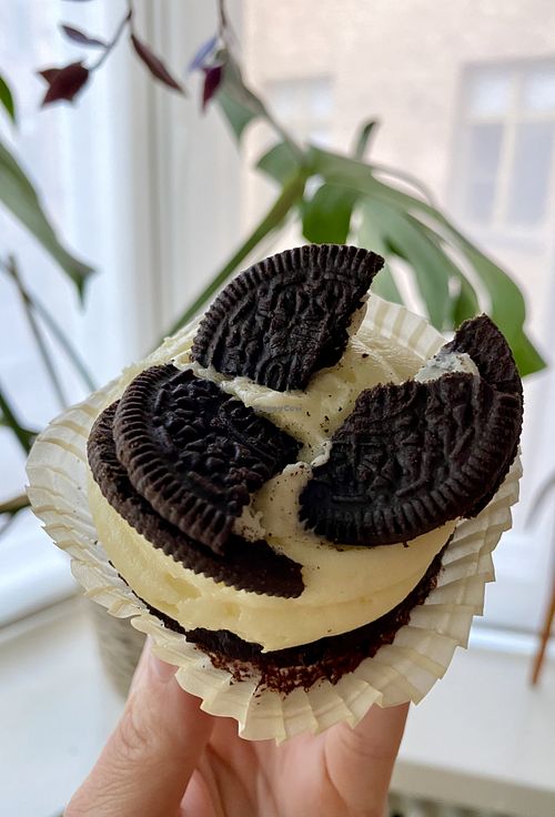 Vegan Oreo cupcake at Sandwich Club - Hietalahdenranta in Helsinki