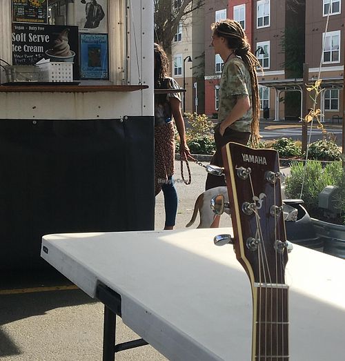 Outside seating at Viva! Vegetarian Grill - Food Cart in Eugene