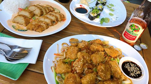 vegan duck, vegan chicken and avocado sushi at Thuy Phat Sushi Express in Hannover