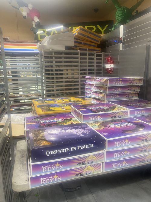 Bakery Doing Vegan Roscas • Three Kings Cake 💕 #Veganuary at La Espiga De Oro in Salida