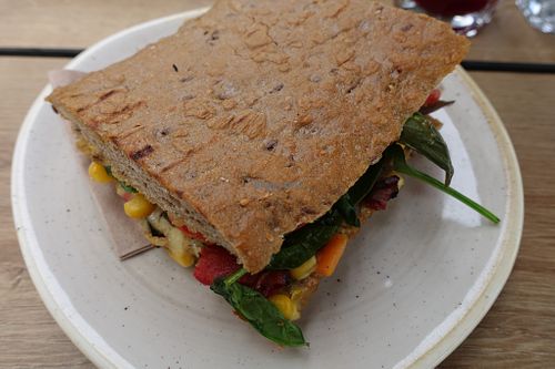 Vegan sandwich with grilled vegetables at Dean & David - Hauptplatz in Linz
