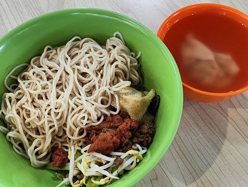 Wanton noodles at Ariya Maitreya Restaurant 彌勒佛素食館 in Batam