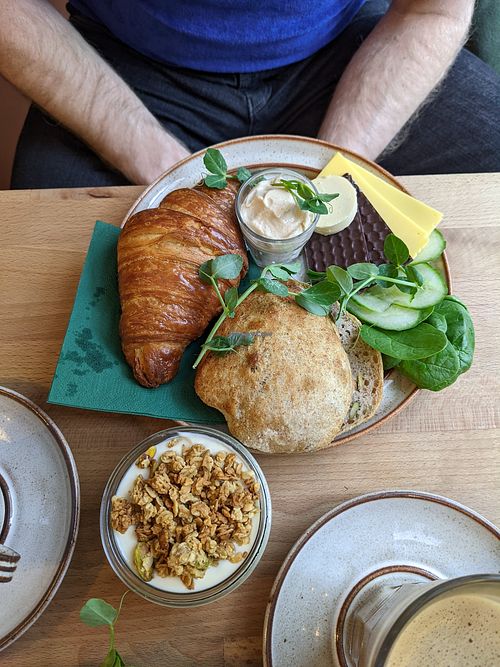 Store morgenmad at Cafe Harepus in Aarhus