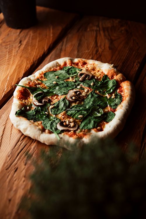 "Fünf" 
Mamarella, Spinach, pine nuts, champignons  at Mama Earth in Salzburg