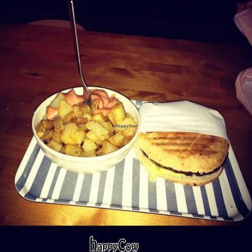 Gopal veggie hamburgesa y patatas bravas at Gopal - Vegan Deli in Barcelona