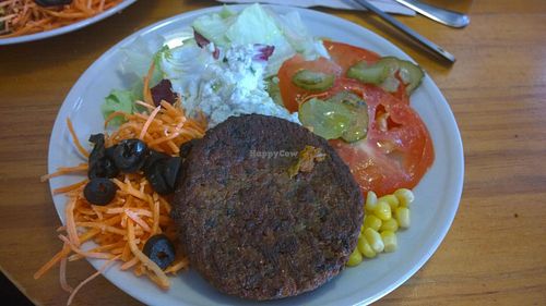 Burger salad at Gopal - Vegan Deli in Barcelona