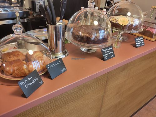 Pastries #Veganuary at OM NOM NOM CAFÉ in Munich