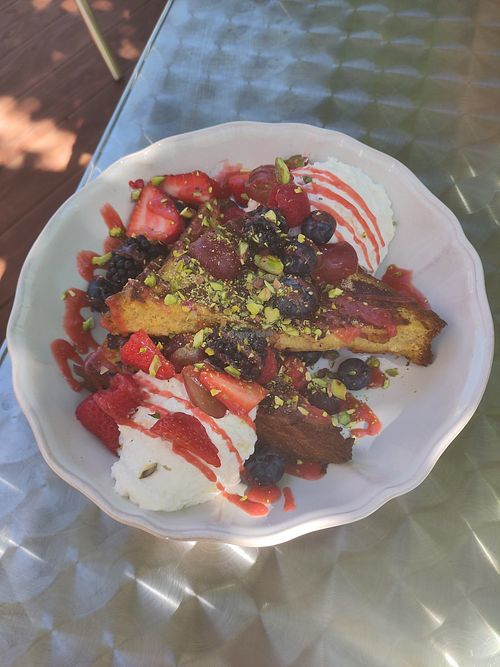 Cloud 9 French toast at OM NOM NOM CAFÉ in Munich