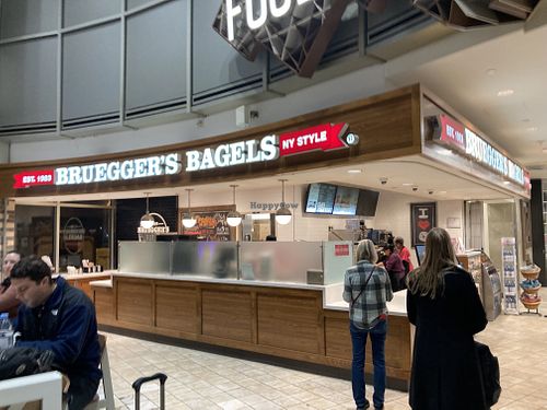 Front  at MSP - Bruegger's Bagels - T1 in St Paul