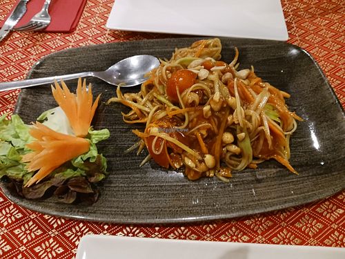 Salad with vegan dressing at Siam Beach in Altea