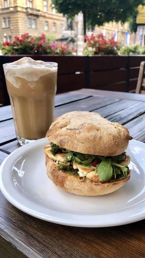 Breakfast sandwich (vegan) at Glonojad in Krakow