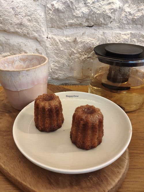 Cannelé at Cassonade Cannelés & Spécialités in Bordeaux