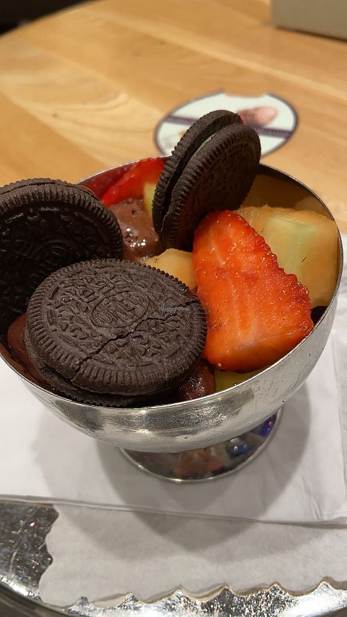 Mangoeis, Sachereis, Erdbeereis, Oreos, Erdbeeren, Zuckermelone  at Surace in Pasching