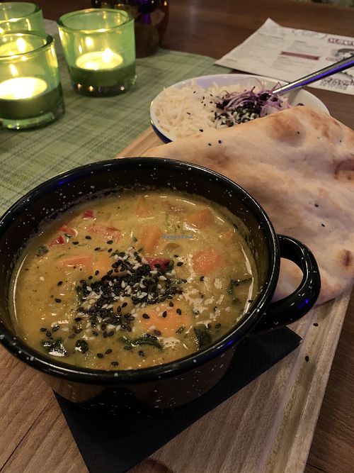 Vegan curry with naan  at Mountain and Soul in Ramsau Im Zillertal