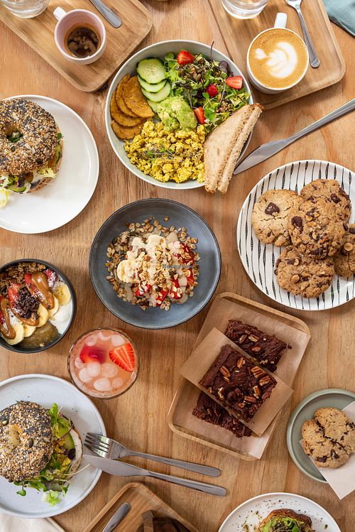 Summer menu and homemade pastries at NEØ Coffee House in Barcelona