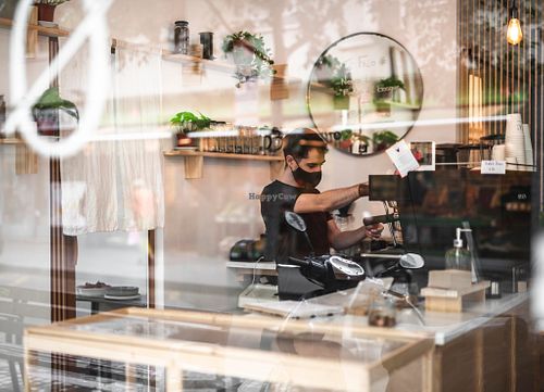 Specialty coffee and vegan food at NEØ Coffee House in Barcelona