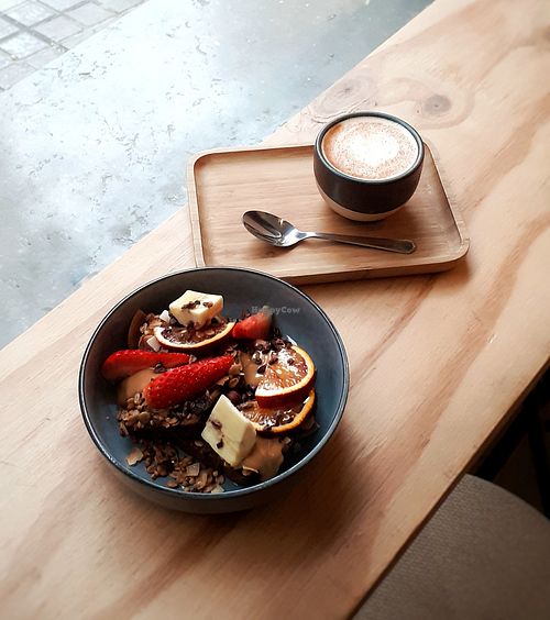 King banana bread with strawberry and Chaï Latte at NEØ Coffee House in Barcelona