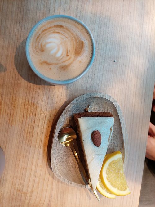 Cake and coffee at Beans & Nuts in Bern