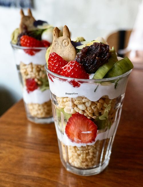 Pa-fe- x2 at Mori Cafe in Paris