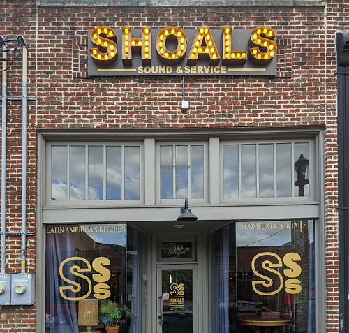 Entrance at Shoals Sound & Service in Dallas