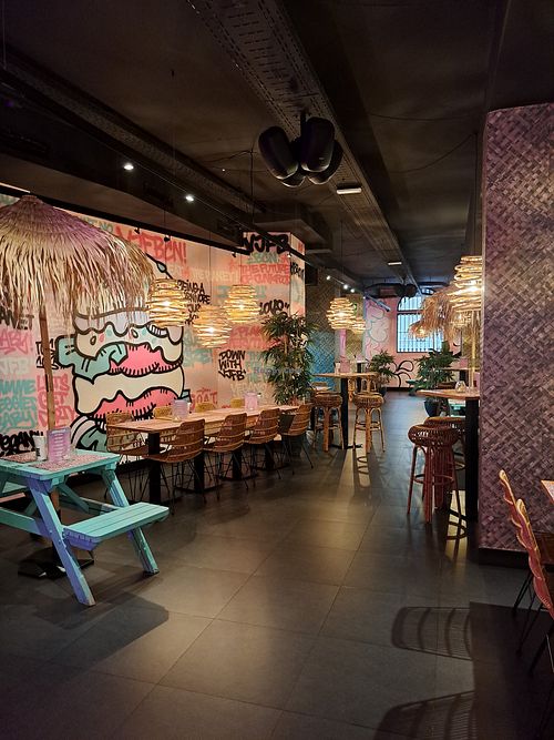 Innen at Vegan Junk Food Bar - El Born in Barcelona