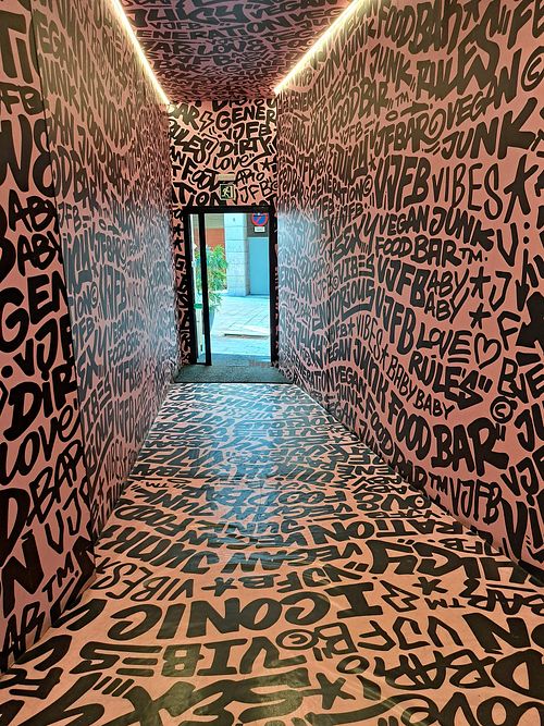 Eingang at Vegan Junk Food Bar - El Born in Barcelona