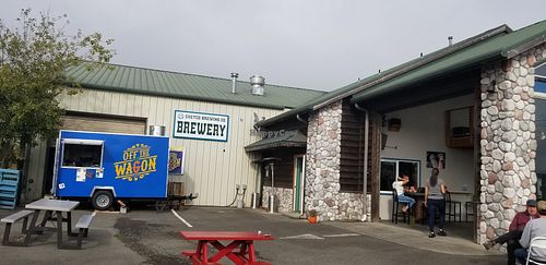 Outdoor seating at Chetco Brewing Company in Brookings