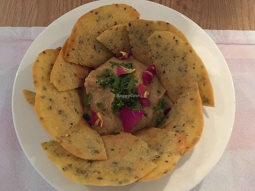 Hummus and socca at Un Piano dans la Théière in La Rochelle