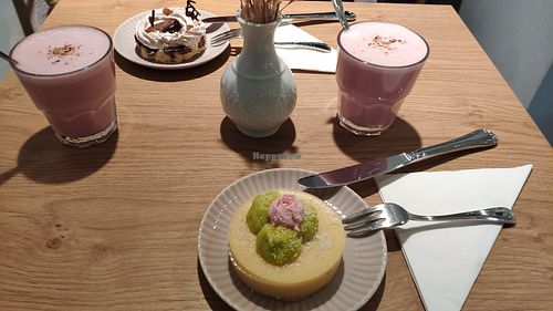 Latte Rose, lemon tarte and chocolate chestnut pie at Un Piano dans la Théière in La Rochelle