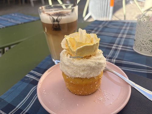 Vegan cake and coffee   at Un Piano dans la Théière in La Rochelle
