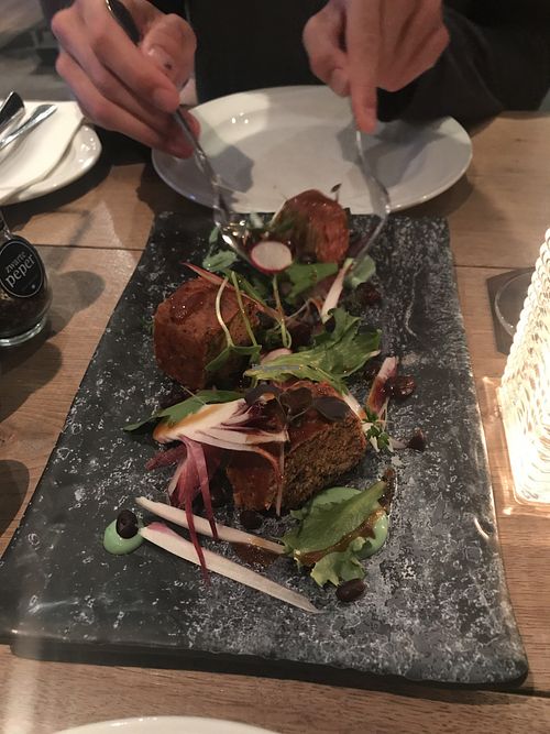 Vegan meatloaf / zwarte bonen / cranberry’s / wasabicrème at Niej-Jork in Venlo