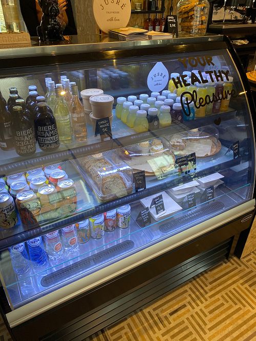 Drankjes, lekkers, maaltijden 💚  at Babsies  in Diksmuide