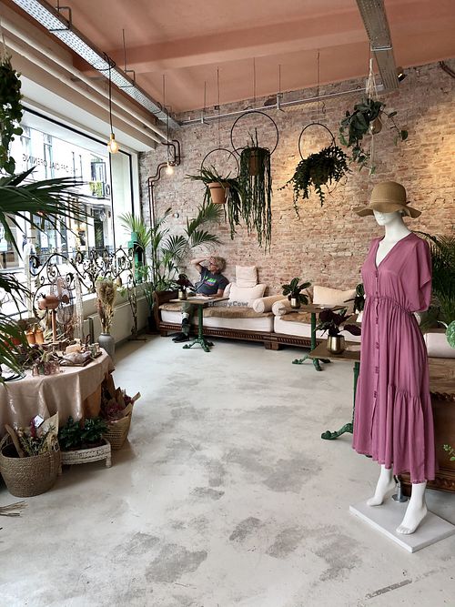 Where you can sit to enjoy your coffee with treats at Plant in Den Bosch