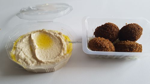 Hummus and falafels at Les Délices du Liban in Montpellier