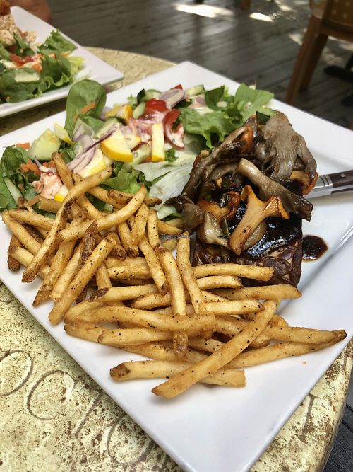 Le Presbytère Saintstanislasdechamplain Quebec Restaurant HappyCow