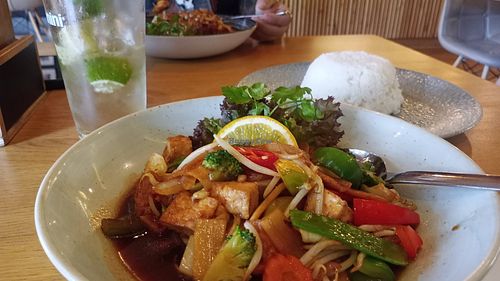 Wok Gemüse mit Tofu und Reis,dazu hausgemachte Limonade at Tuk Tuk in Schwetzingen
