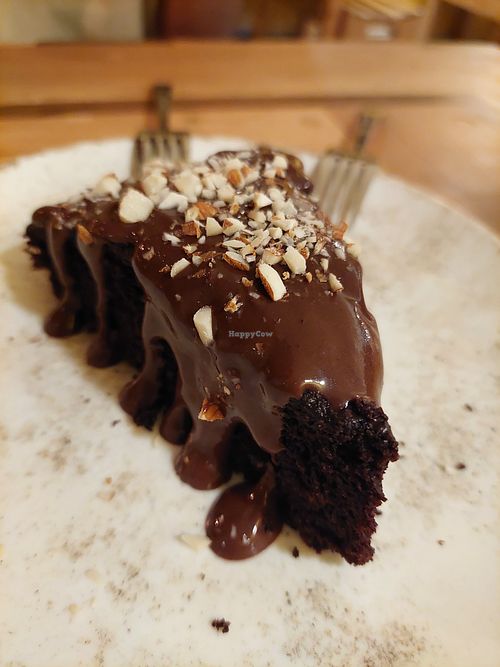 Chocolate walnut cake at Pisekar Vegan Food in Antalya