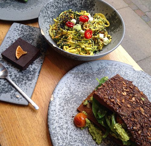 Thai noodle salad, choco/ orange cake and sandwich at 42°Raw in Copenhagen