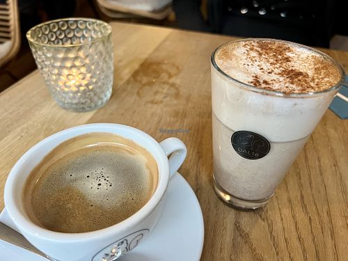 coffee & chai "latte"  at Emmi's Kitchen - Werinherstr in Munich