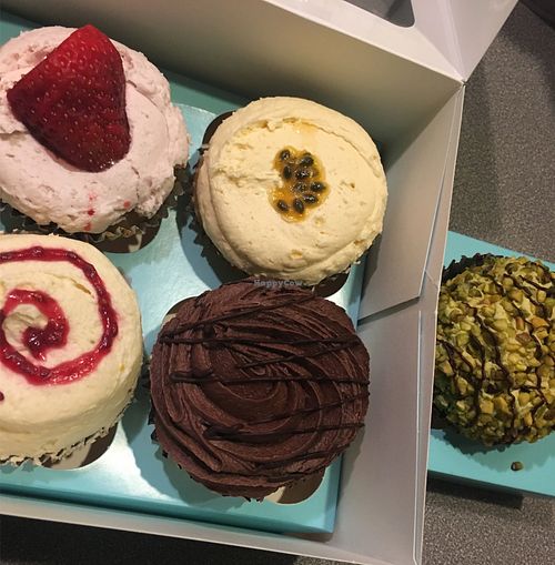 CLOSED Lola's Cupcakes Oxford Circus London Bakery HappyCow