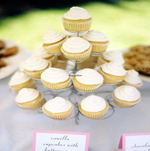 Vanilla cupcakes with buttercream frosting for my wedding at City Cakes and Cafe in Salt Lake City