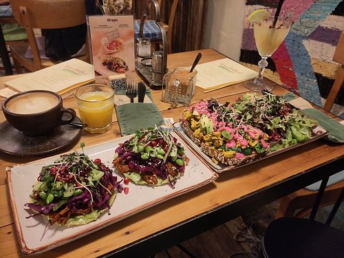 Vegan tortillas, vegan scrambled egg toast at Wanderlust in Regensburg