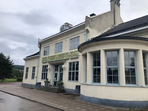 Entrance Station Grön at Station Grön in Raettvik