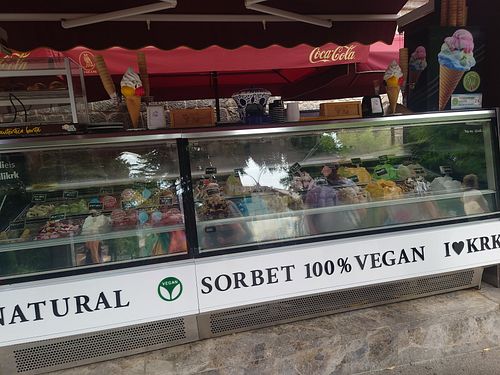 All sorbets = vegan, vegan ice cream = dark chocolate and salted caramel at Ice Caffè Vili in Krk