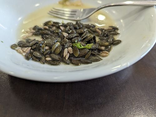 Too many seeds on the salad at Botellini in Caldas Da Rainha