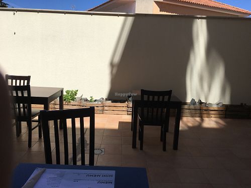 Outside seating at Botellini in Caldas Da Rainha