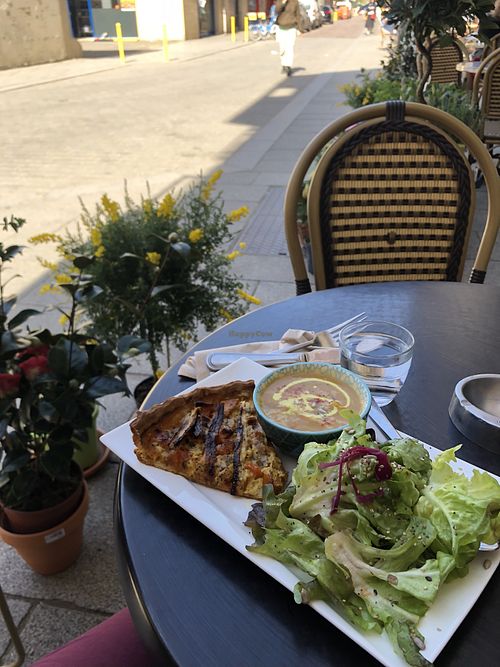 Quiche aux légumes, velouté de saison, salade   at Symbiozh in Rennes